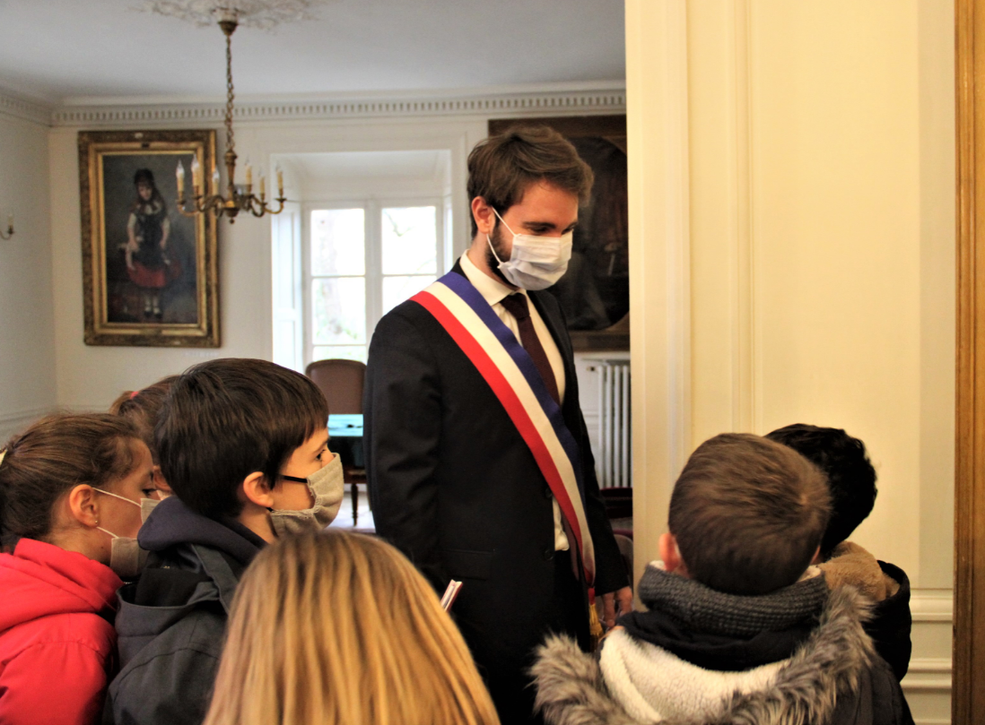 Les écoliers à la découvrte de la mairie