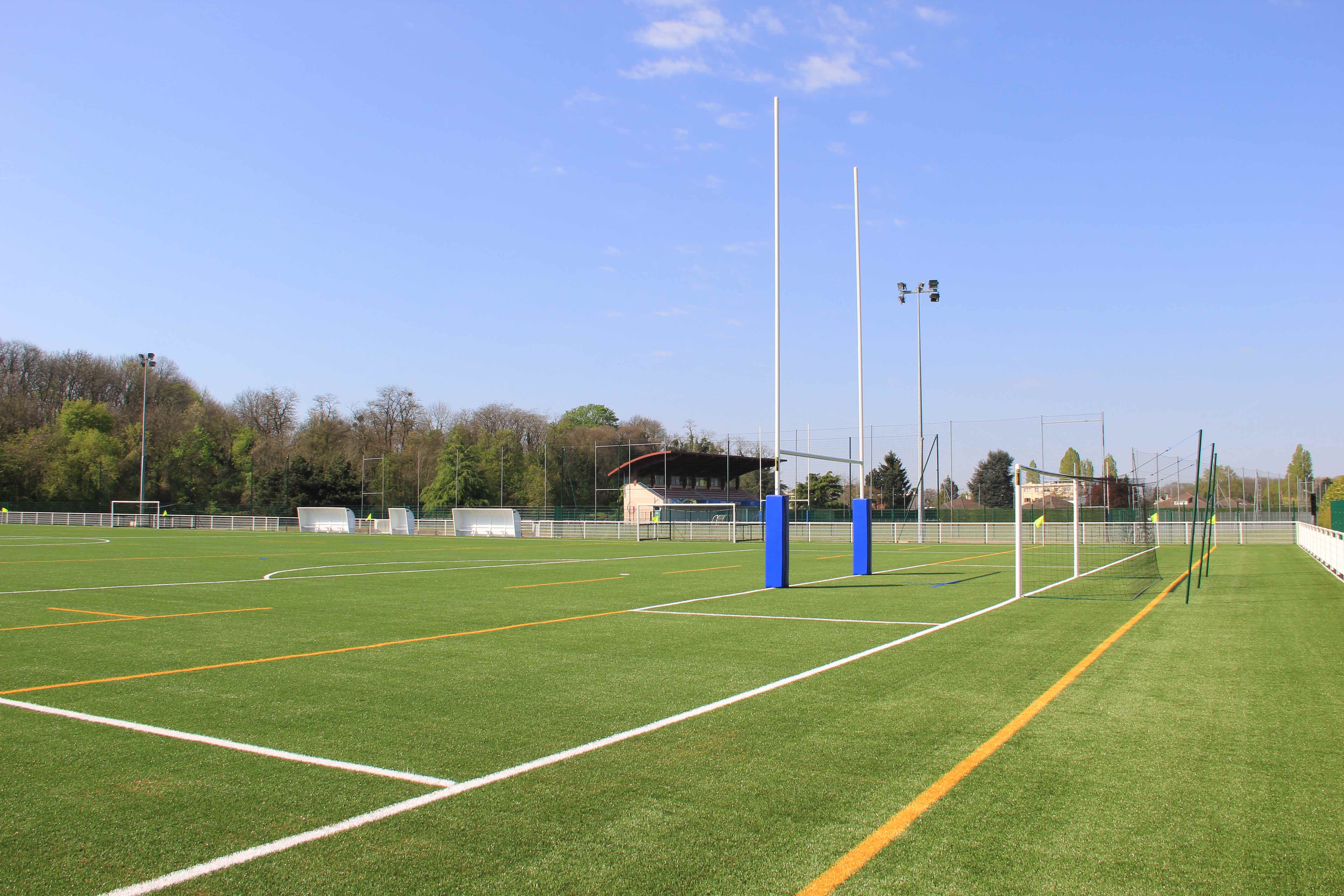 Le nouveau terrain synthétique du Parc des Sports