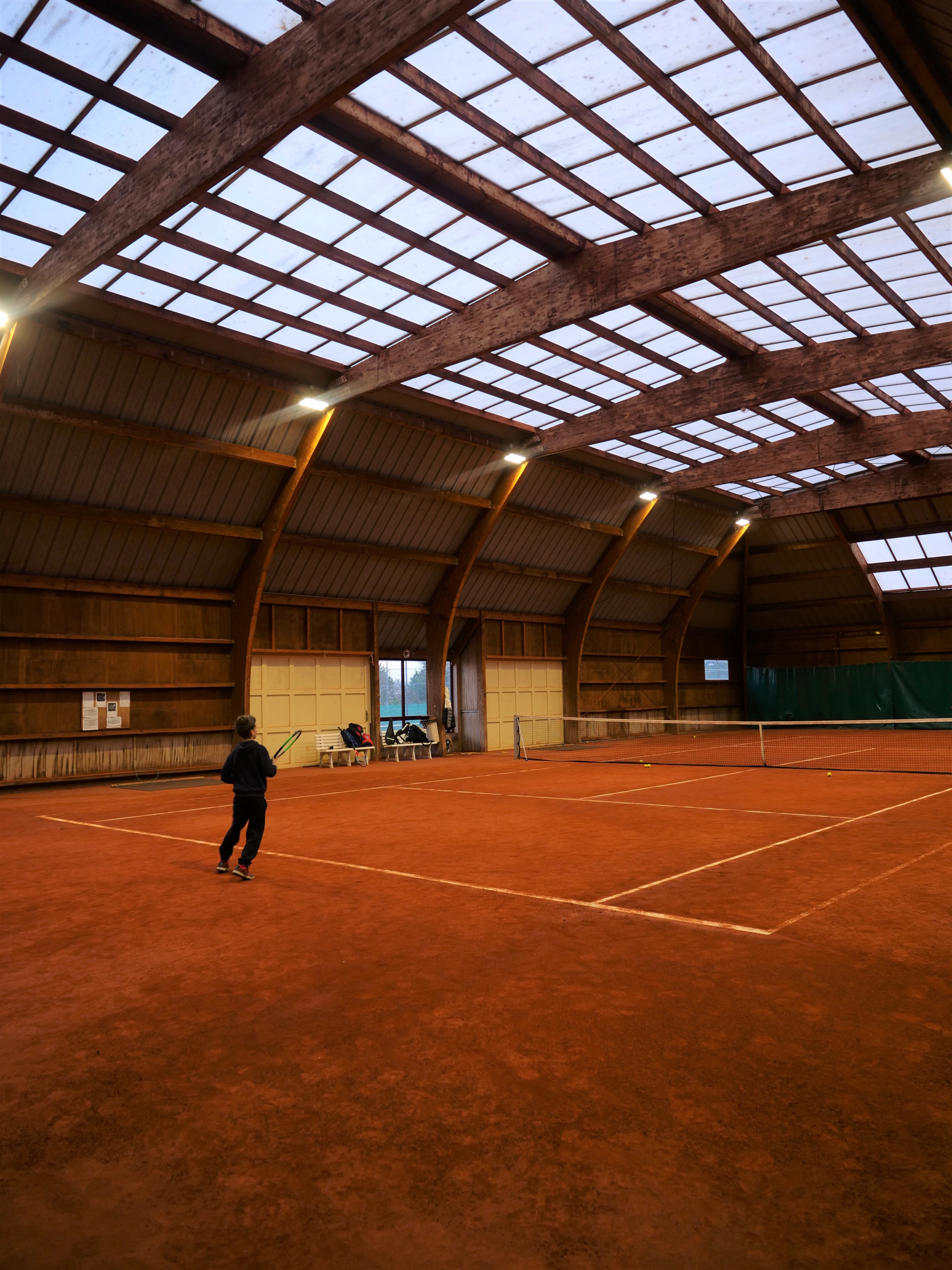 Cluses monte au filet avec des courts de tennis flambant neufs - L