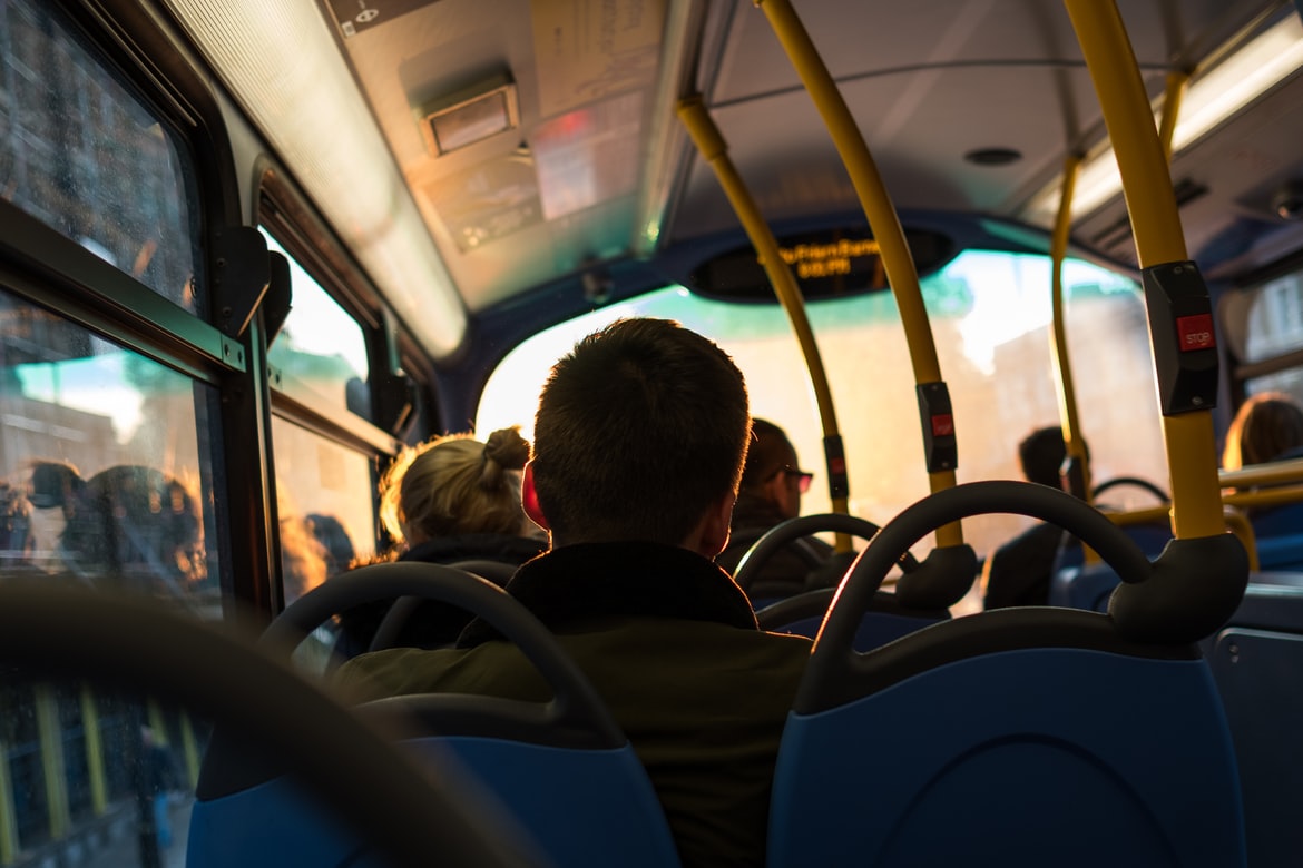 Passager dans un bus