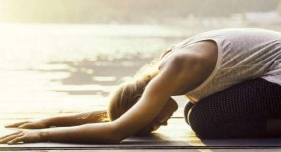 stage Yoga Entracte