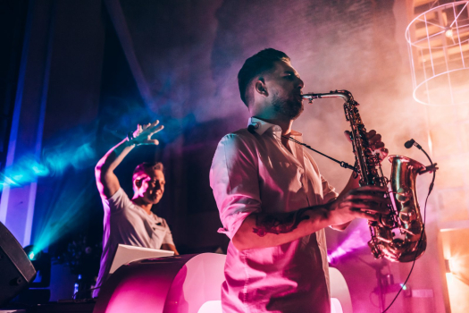 DJ et Saxo