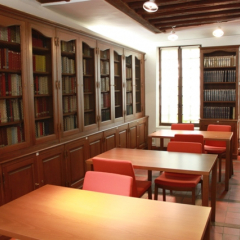 La bibliothèque d'études rousseauistes