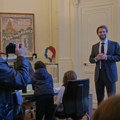 Le Maire Maxime Thory fait visiter son bureau lors des journées du patrimoine à Montmorency 2022
