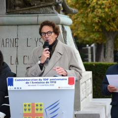 Jean-François Dray, pour la Société d'histoire de Montmorency et de sa région, explique au public que cette année, le monument aux morts de notre ville célèbre ses 100 ans