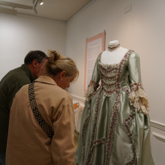 L'étoffe des Lumières. Vêtements et accessoires au XVIIIe siècle
