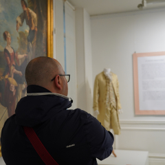 L'étoffe des Lumières. Vêtements et accessoires au XVIIIe siècle