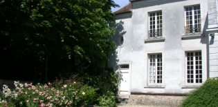 Le Musée Jean-Jacques Rousseau vu depuis le jardin. 