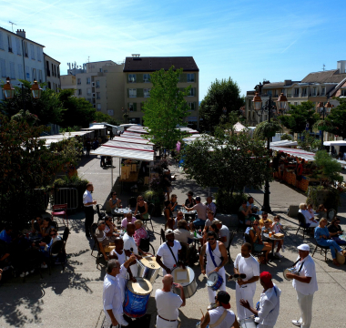 Musiciens sur la place Roger-Levanneur